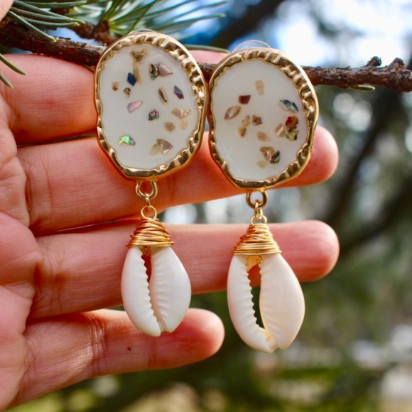 New Gold Crushed Shell Button Shell Drop Earrings - Picture 4 of 11